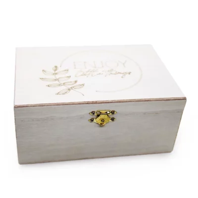 DRVENA KUTIJA SA GRAVUROM 18x12,5x8cm